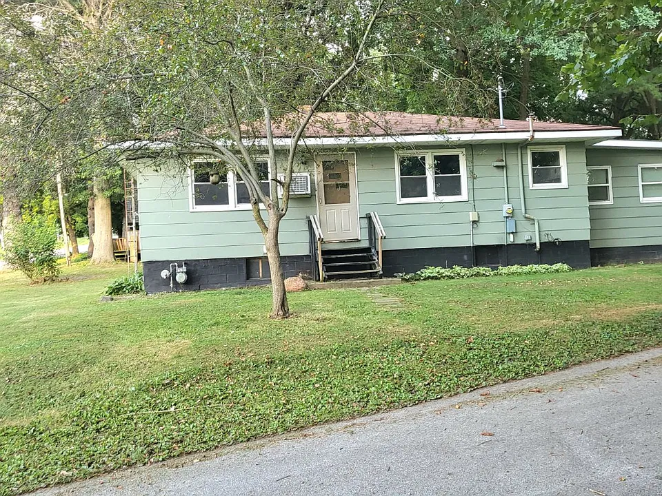249 W Main St
