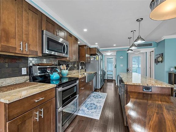 5th image of 250 7th AVE S #303