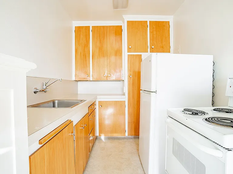 Franconia Apartments — Photo 10