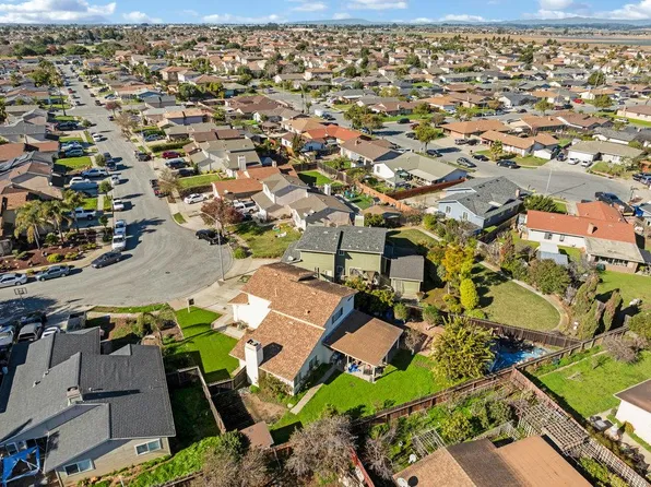 1755 Siskiyou Dr, Salinas, CA 93906