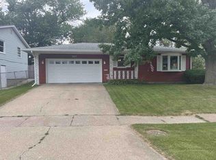 527 14th St, Silvis, IL 61282