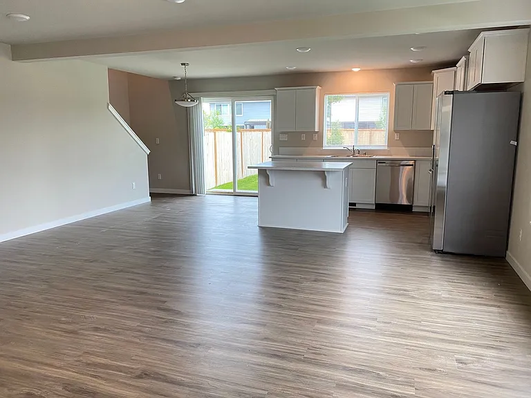 11249 30th St NE — Photo 4