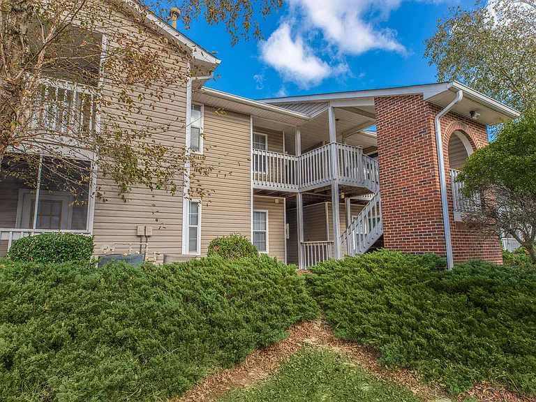 Arbors at Windsor Lake Apartments — Photo 29