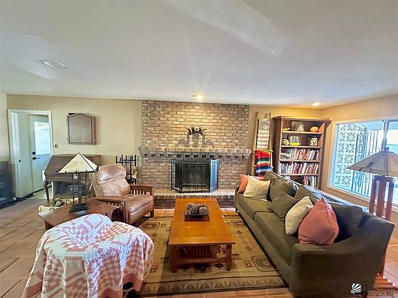 4th image of 1025 E La Casita Dr