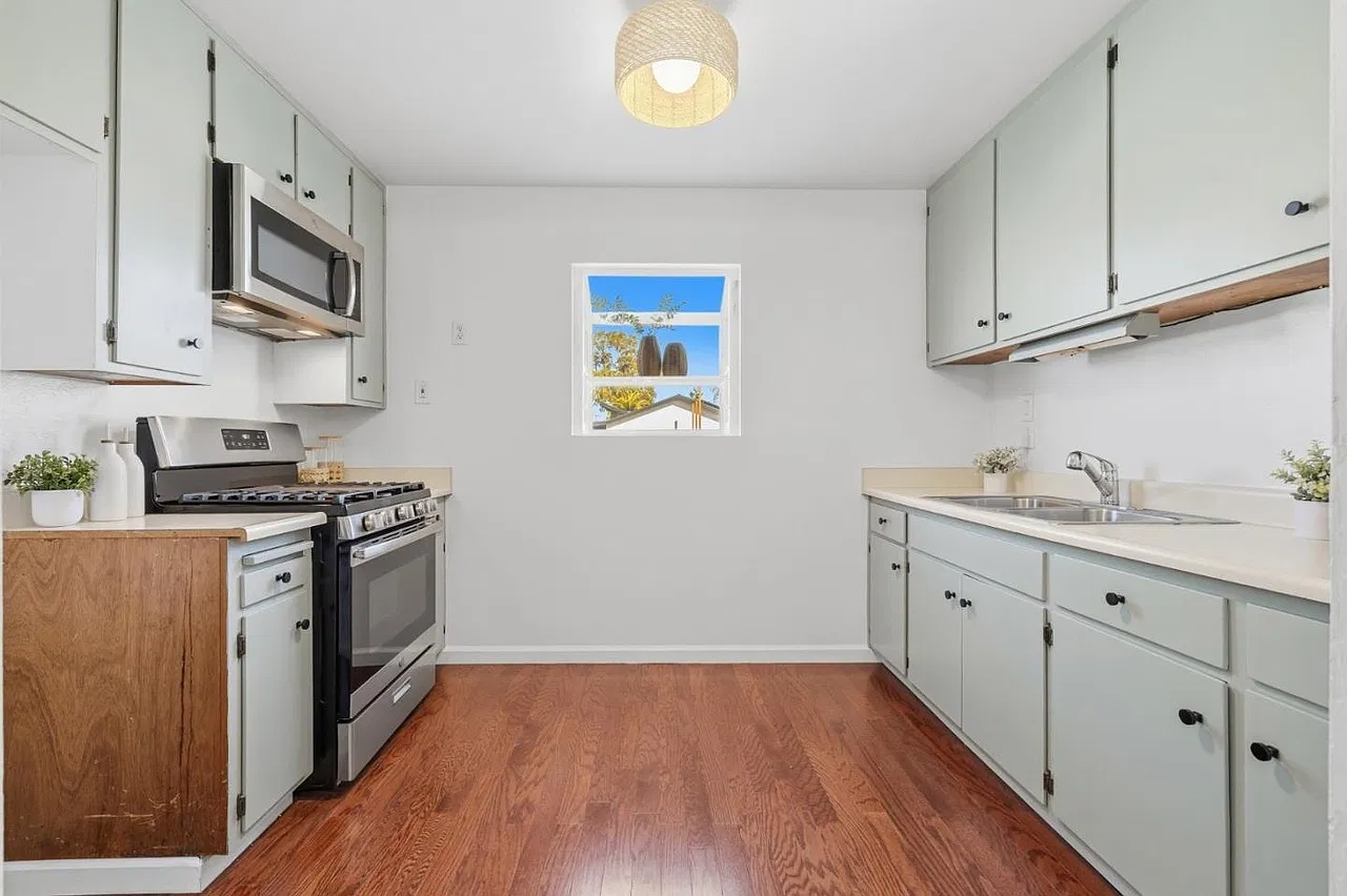323 Liberty St — Photo 4