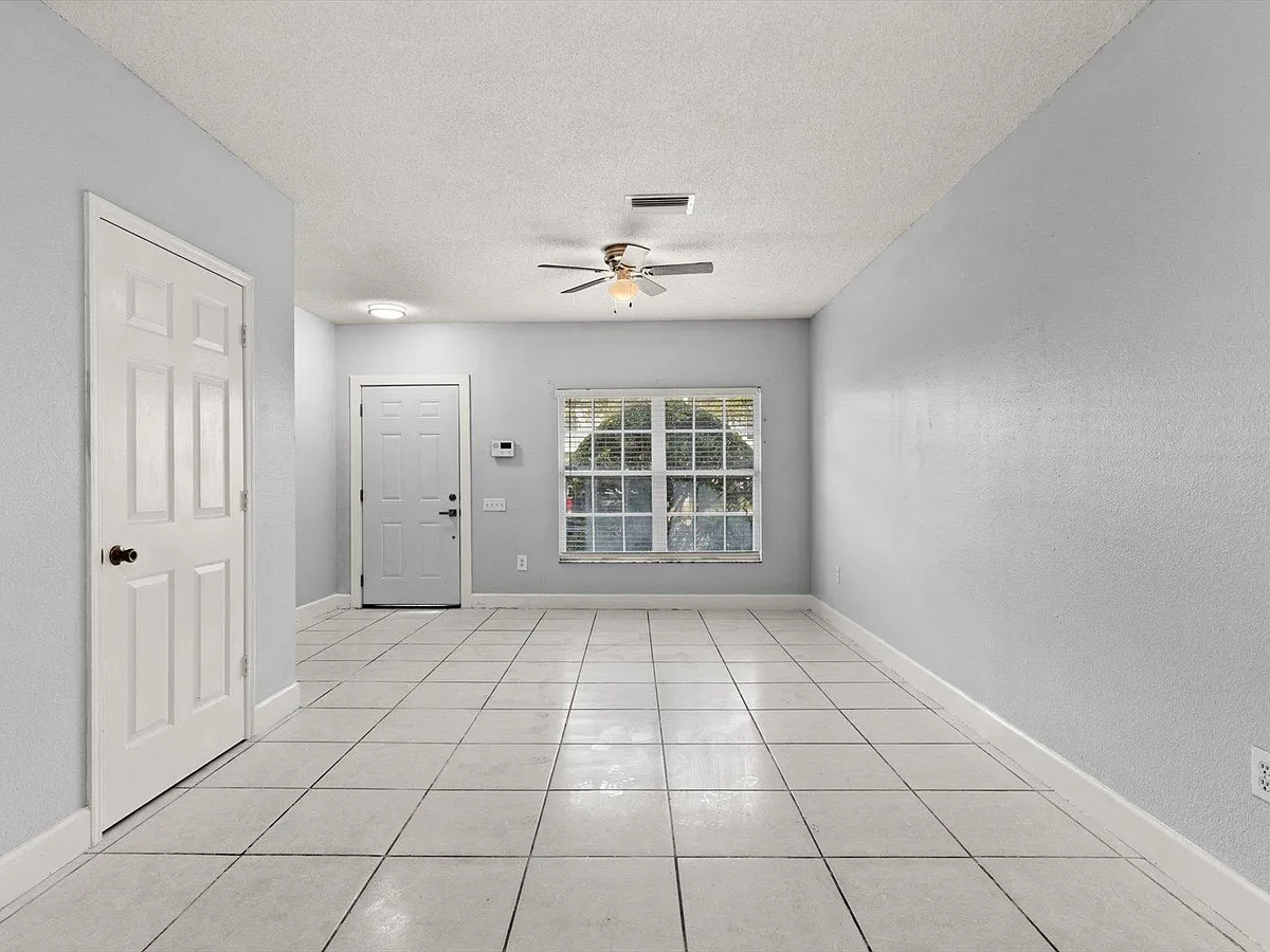 Building Photo - 29924 Playa Del Rey Ln