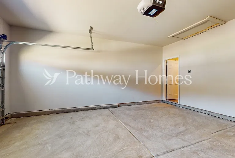 112 S Sina St — Photo 14