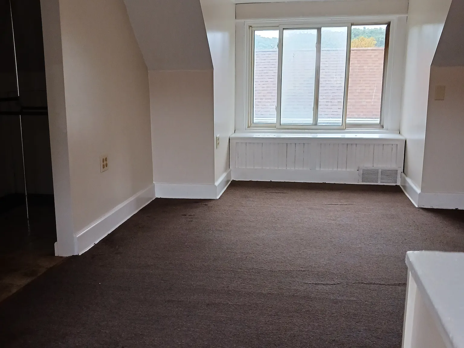 4 bed, 1250 sqft, $1,200 — Photo 3