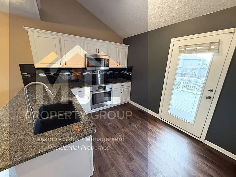18801 W 164th Ter — Photo 9