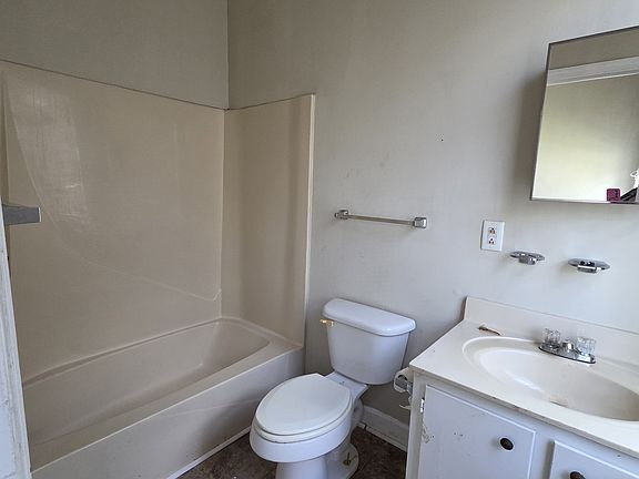 3rd image of 1529B Craig St