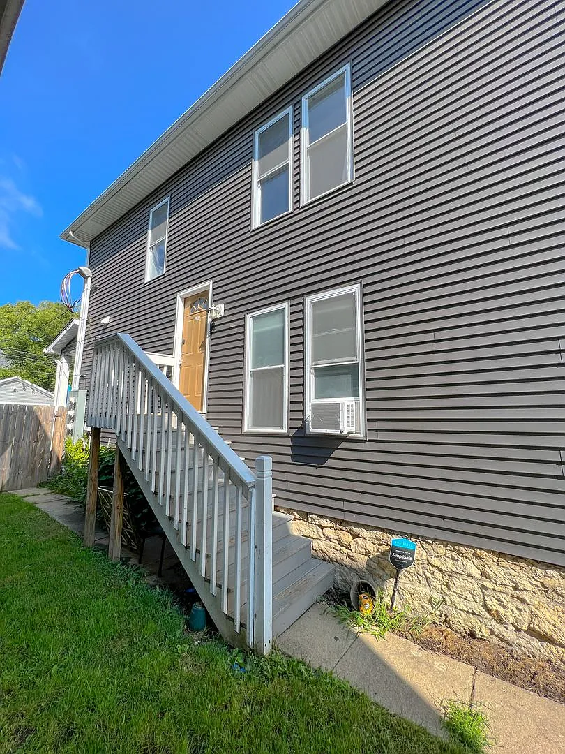 Modernized 2nd Floor Apartment in Franklinton Your Urban Oasis Awaits! — Photo 2