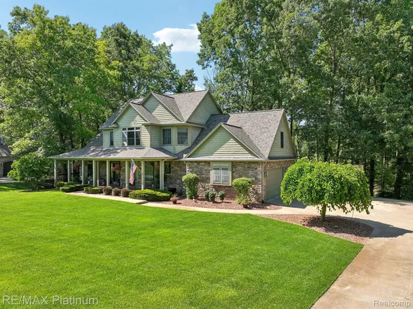 4657 Lakeshire Dr, Howell, MI 48843
