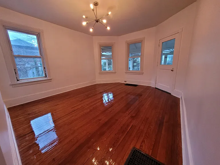213 Lippincott Ave — Photo 9