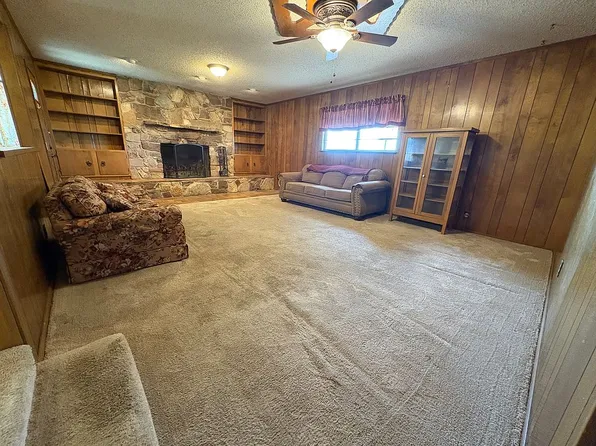 2905 Old Electra Rd, Iowa Park, TX 76367