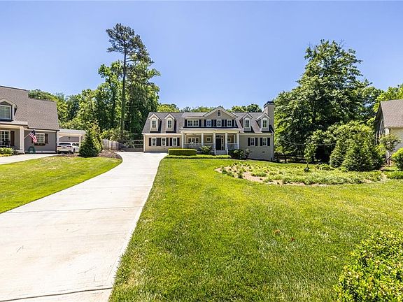 2nd image of 429 Valley Brook Dr NE