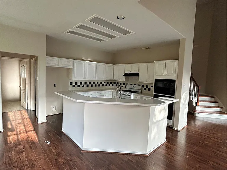 2422 Leanett Way — Photo 22