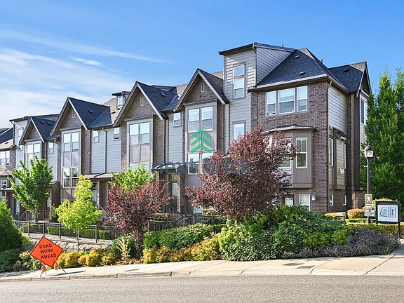 2nd image of 1304 Williamsburg Walk NE
