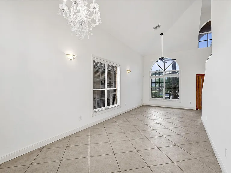 10902 Tamoron Ln — Photo 9