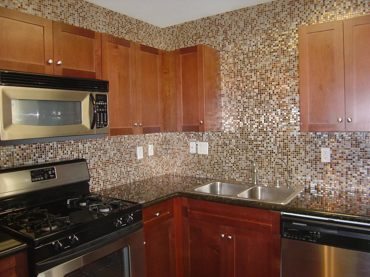 2 bed, 1186 sqft, $3,700 — Photo 3