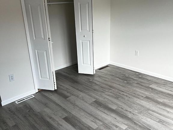 3rd image of 220 Franklin St