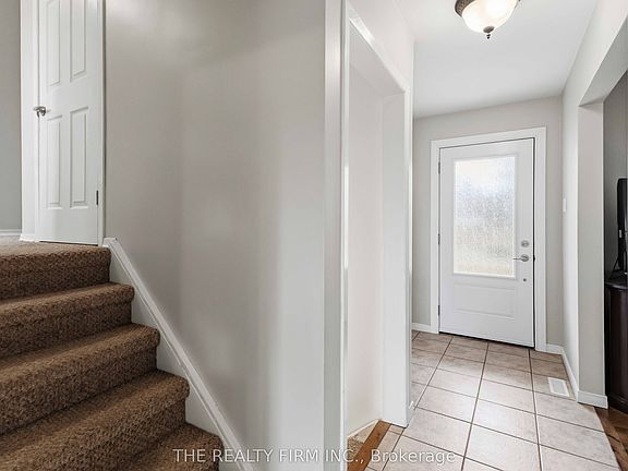 5th image of 180 Rutherford Ave