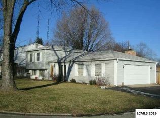 4 Rigg Dr, Lincoln, IL 62656