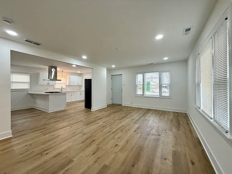 14916 Langley Ave — Photo 4