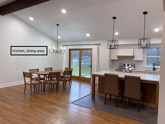 4th image of 701 Pleasant Valley Dr