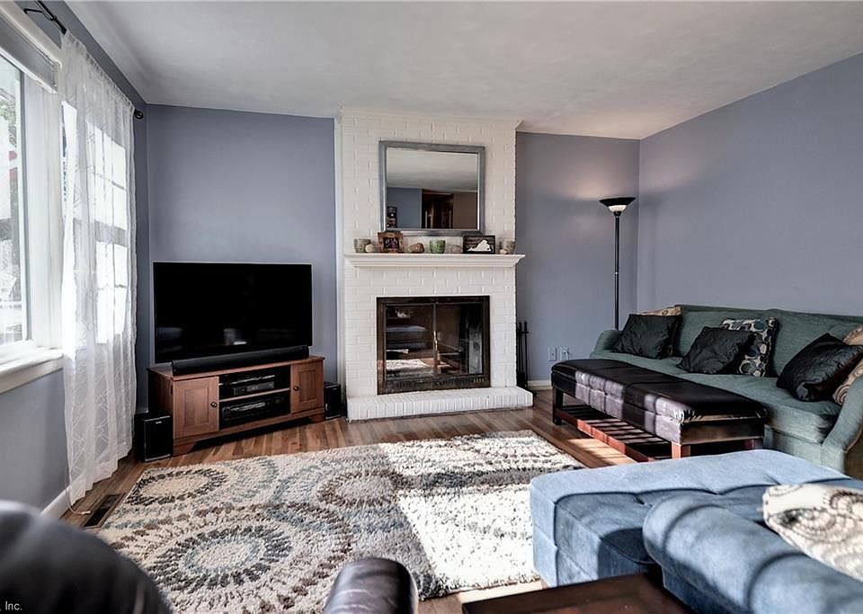 1st image of 5 Carolyn Dr