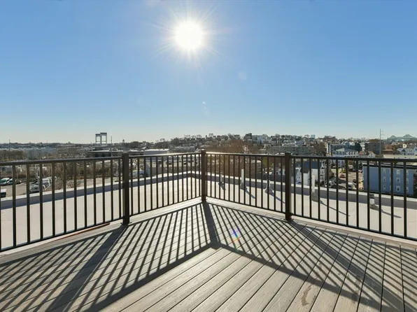 87 Parker St #402R, Chelsea, MA 02150