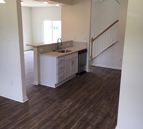 2nd image of 711 Admiral Gravely Blvd