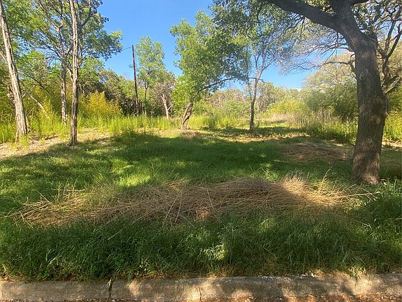 3rd image of 3929 Mockingbird Ln
