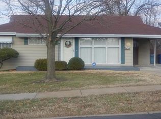 545 Marechal Ln, Florissant, MO