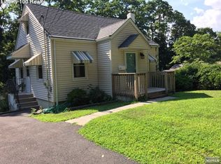 14 N Hillside Ave, Mahwah, NJ 07430