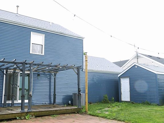 3rd image of 160 Lebeau St