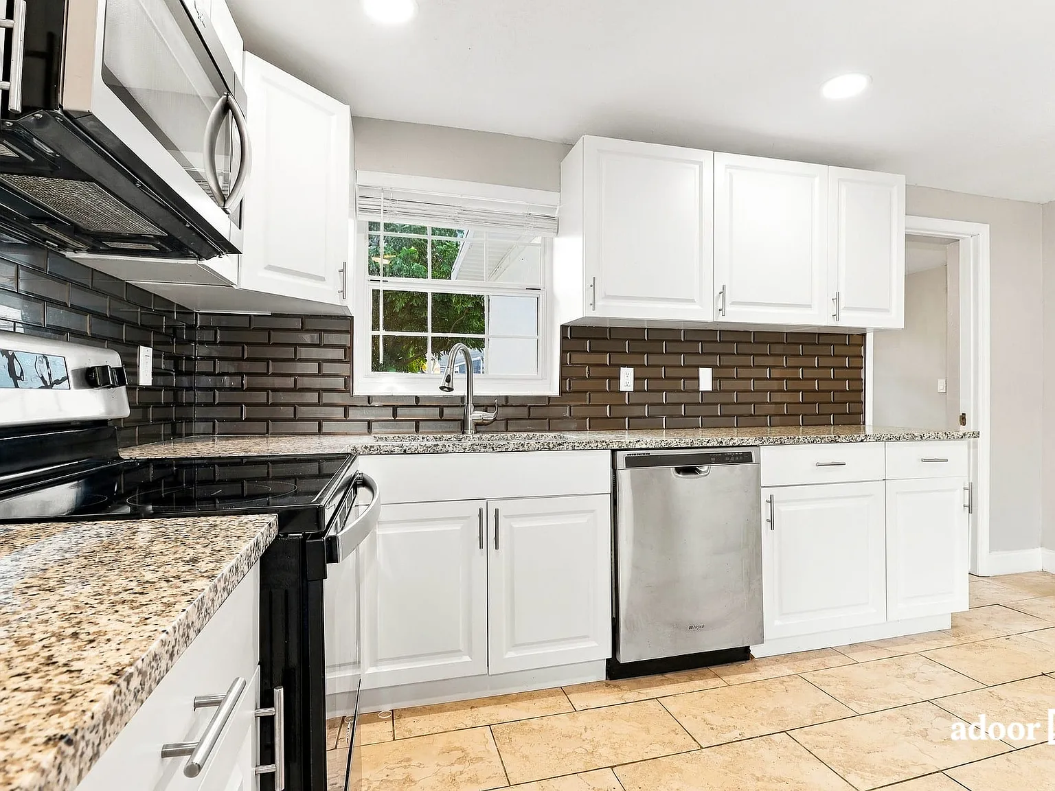 3 bed, 3.0 bath, 1004 sqft, $1,745 — Photo 4
