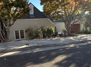 1035 Underhills Rd, Oakland, CA 94610