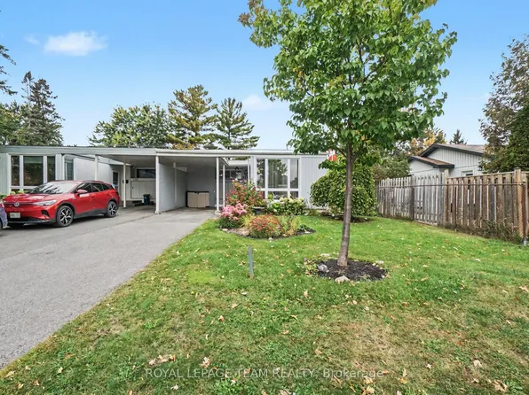 1201 Meadowlands Dr E, Ottawa, ON K2E 6K2