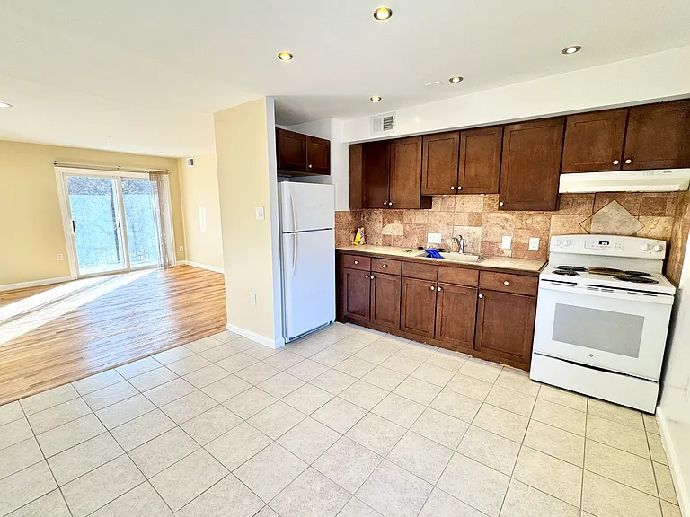5210 E St SE #5 — Photo 9