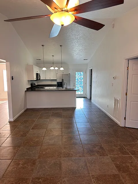 3 bed, 1209 sqft, $1,650 — Photo 3