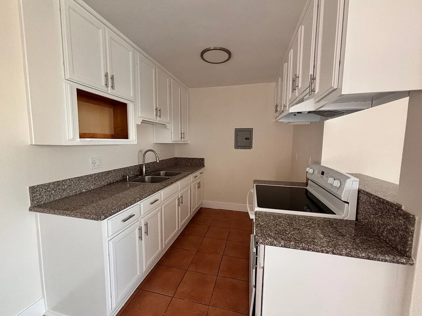 1133 Freeman Ave — Photo 3