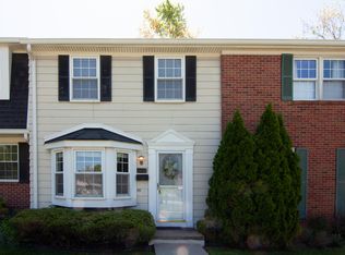 19578 Crystal Lake Dr, Northville, MI 48167