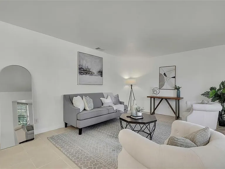 8424 Stillbrook Ave — Photo 3