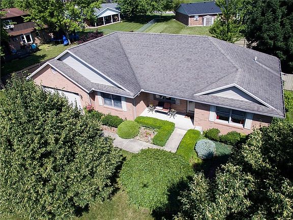 3rd image of 904 Brighton Dr