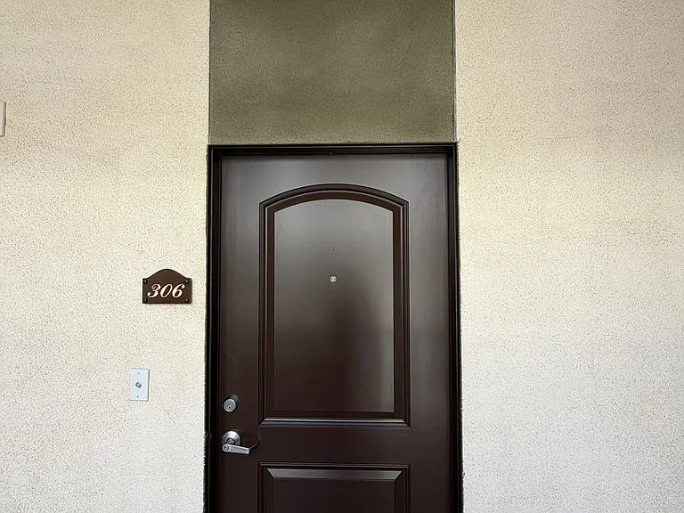Yaya Nordhoff Apartments — Photo 18