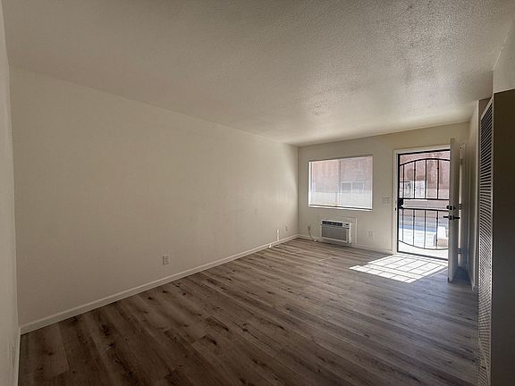 4th image of 524 E Avenue Q12 APT 4