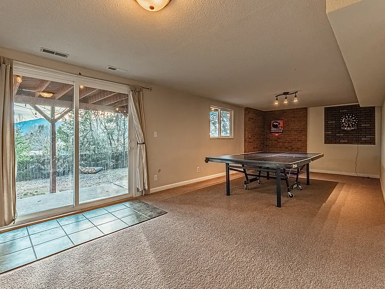 1143 Stanton St — Photo 13