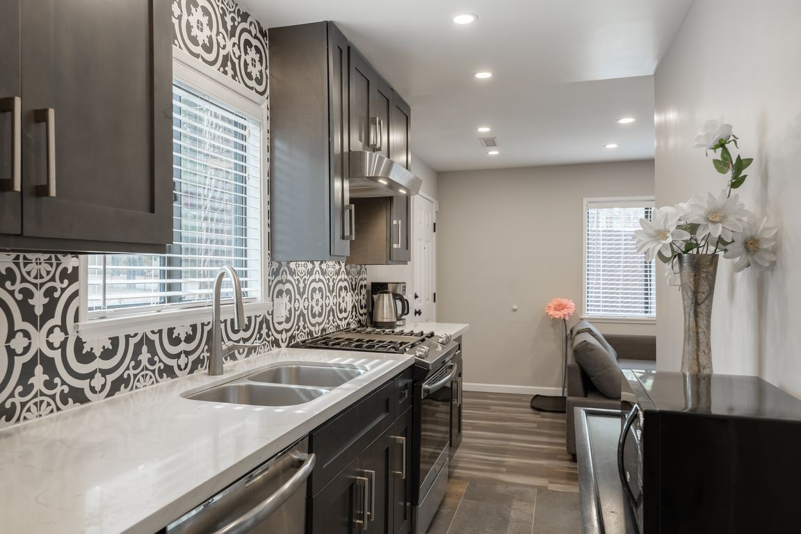 next background image