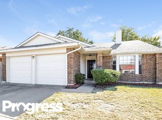 530 Valley Mills Dr, Arlington, TX 76018