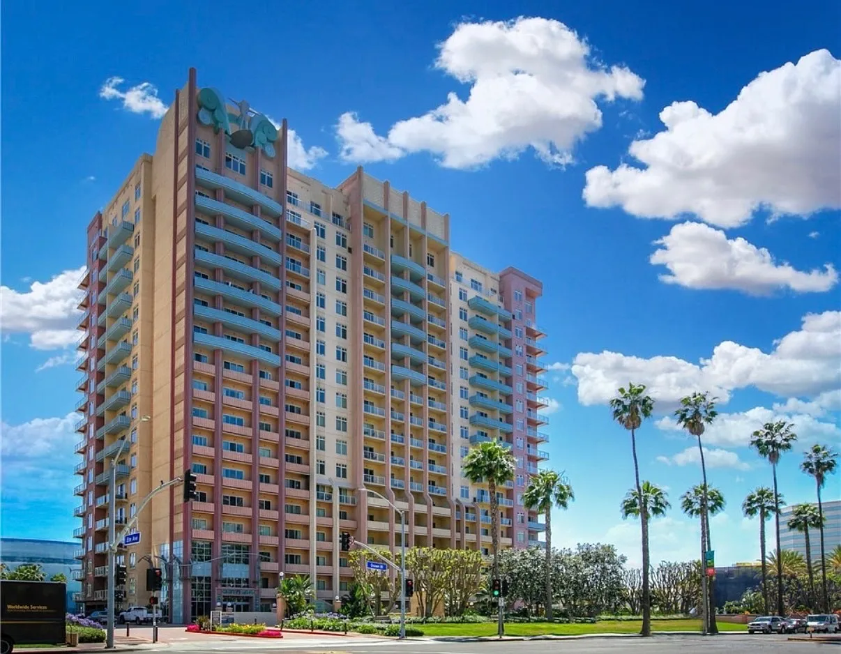2 bed, 1040 sqft, $3,500 — Photo 3